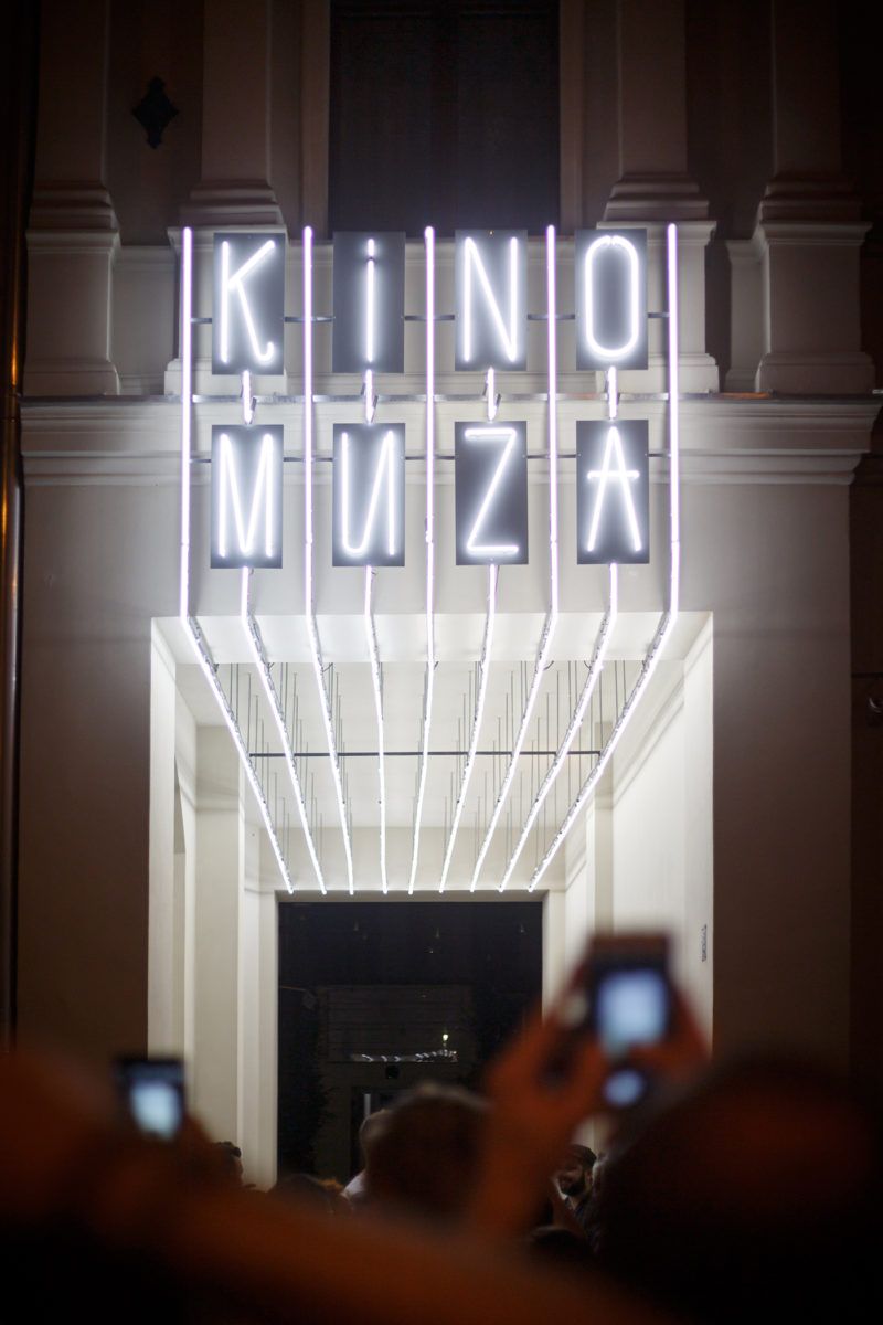 Odpalenie neonu Kina Muza w Poznaniu - okładka