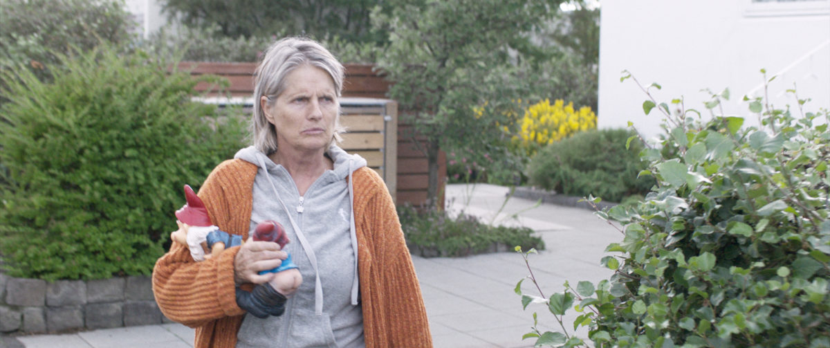 W CIENIU DRZEWA - kadr 2