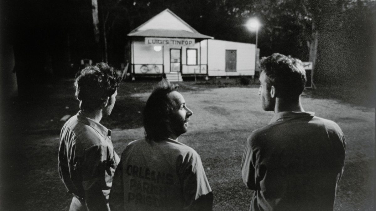 Poza prawem - kadr 1