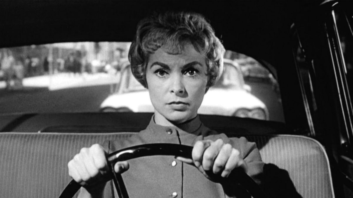 Kobieta za kierownicą samochodu.