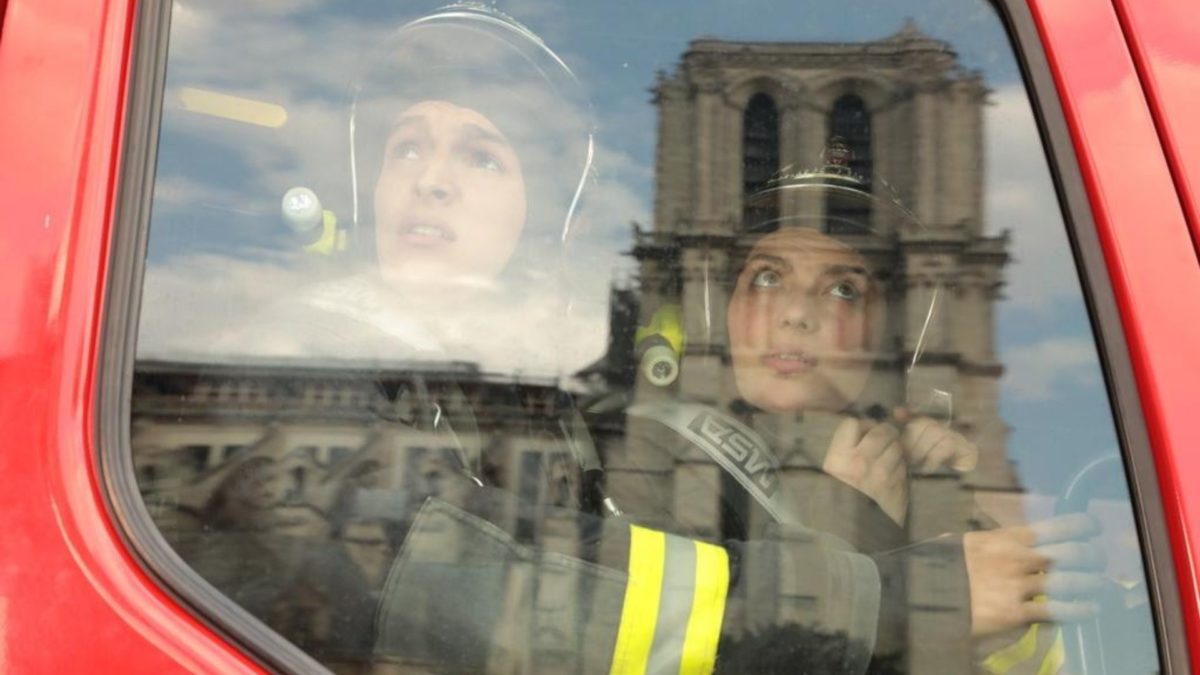 Notre-Dame płonie - kadr 1