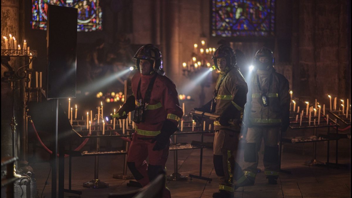 Notre-Dame płonie - kadr 1