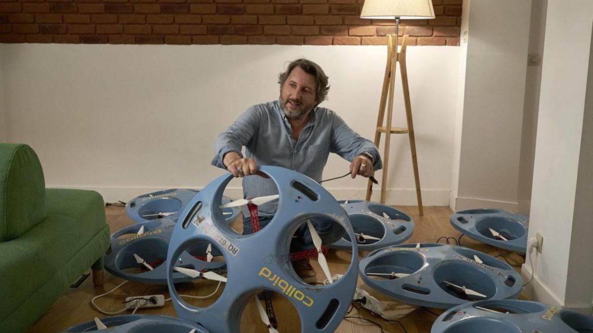 Praca, dzieci, dron - kadr 2