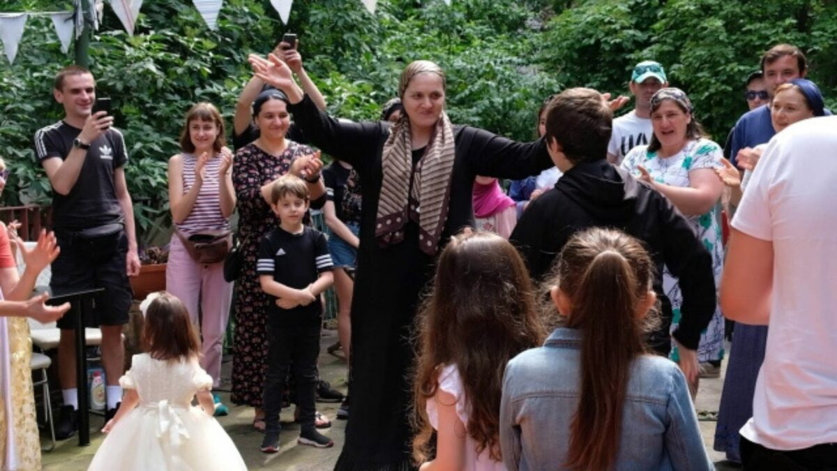 Hade + Matonge + The concealed City - kadr 1