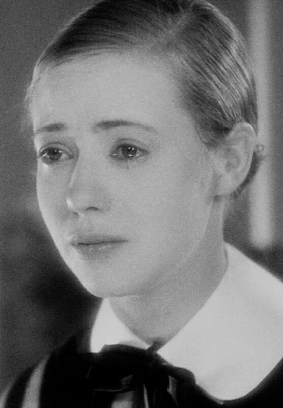 Dziewczęta w mundurkach - okładka