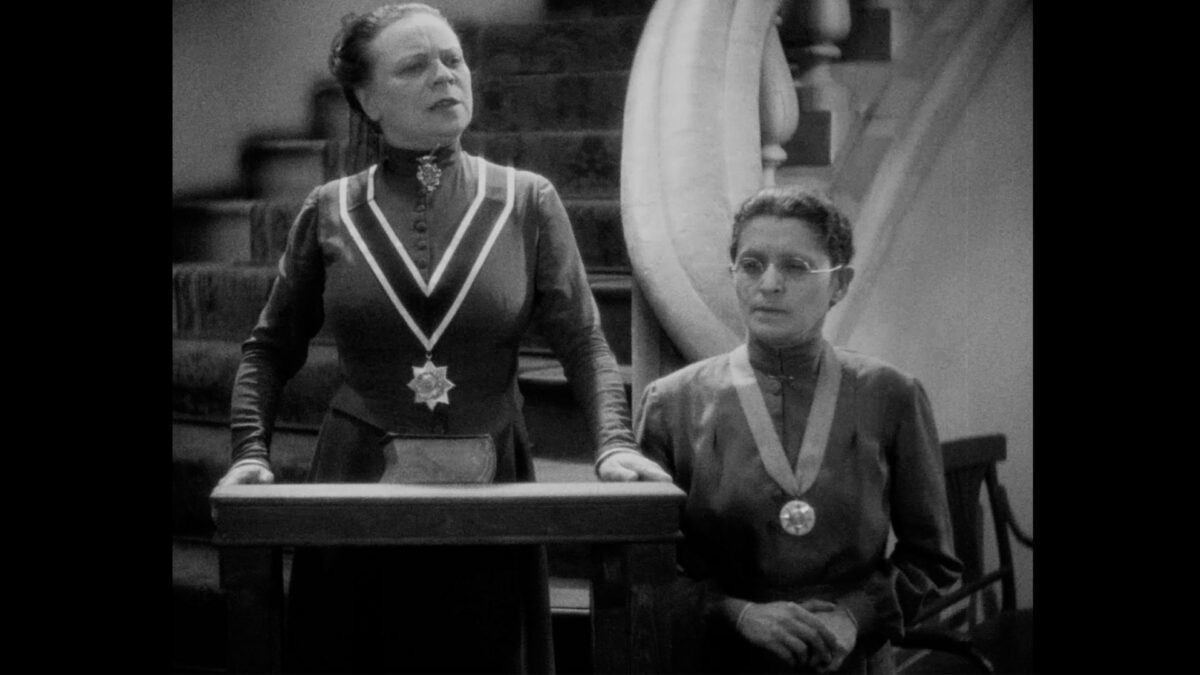 Dziewczęta w mundurkach - kadr 3