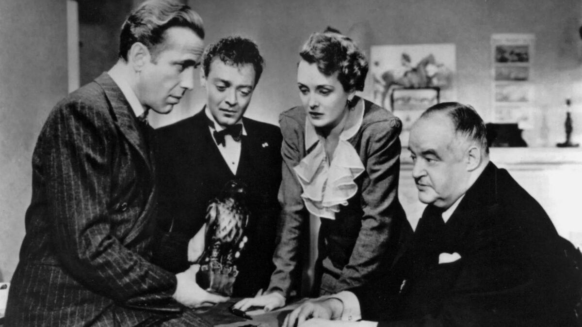 scena ożywionej dyskusji, prowadzi ją kobieta z trójka mężczyzn.