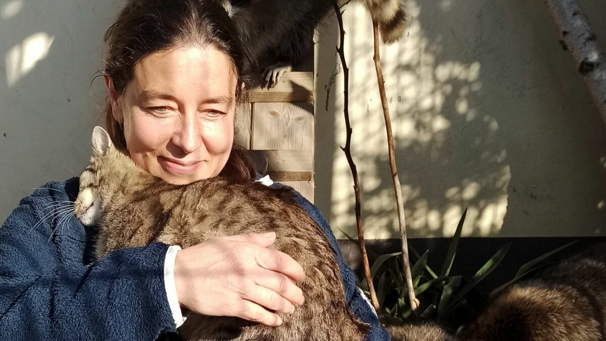 Promocja książki Ewy Zgrabczyńskiej 'Nieumarłe. Na ratunek lwom, tygrysom i innym czworonożnym przyjaciołom' - kadr 1