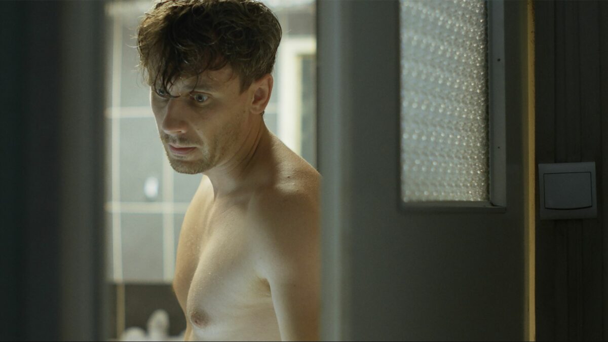 Kobieta na dachu - kadr 3