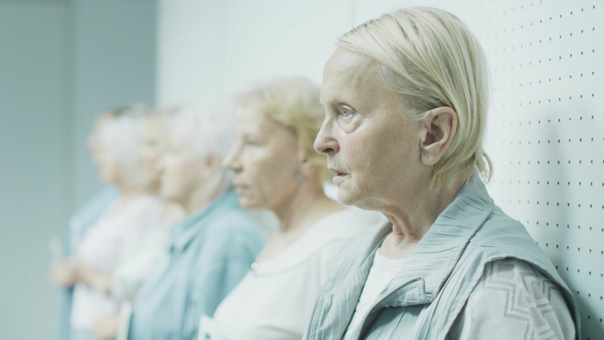 Kobieta na dachu - kadr 2