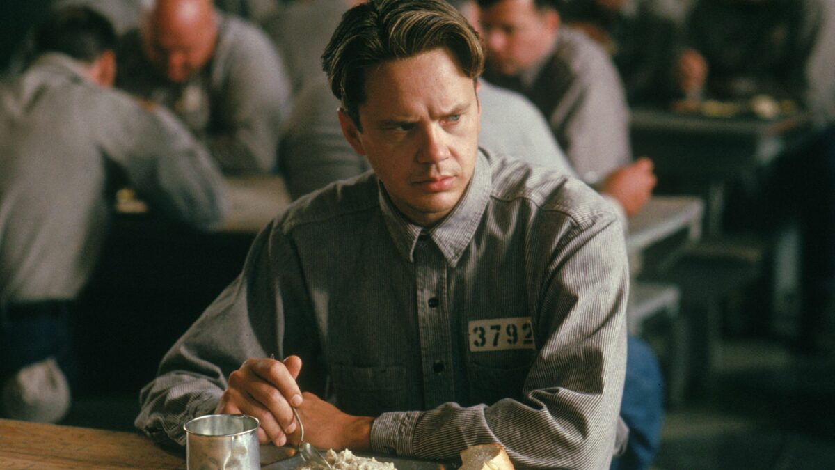 Osadzony na więziennej stołówce.