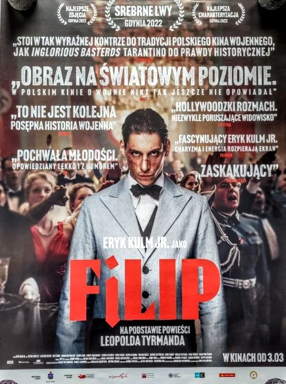 Na głównym planie plakaty znajduje się pierwszoplanowy aktor, za nim bawiący się tłum.