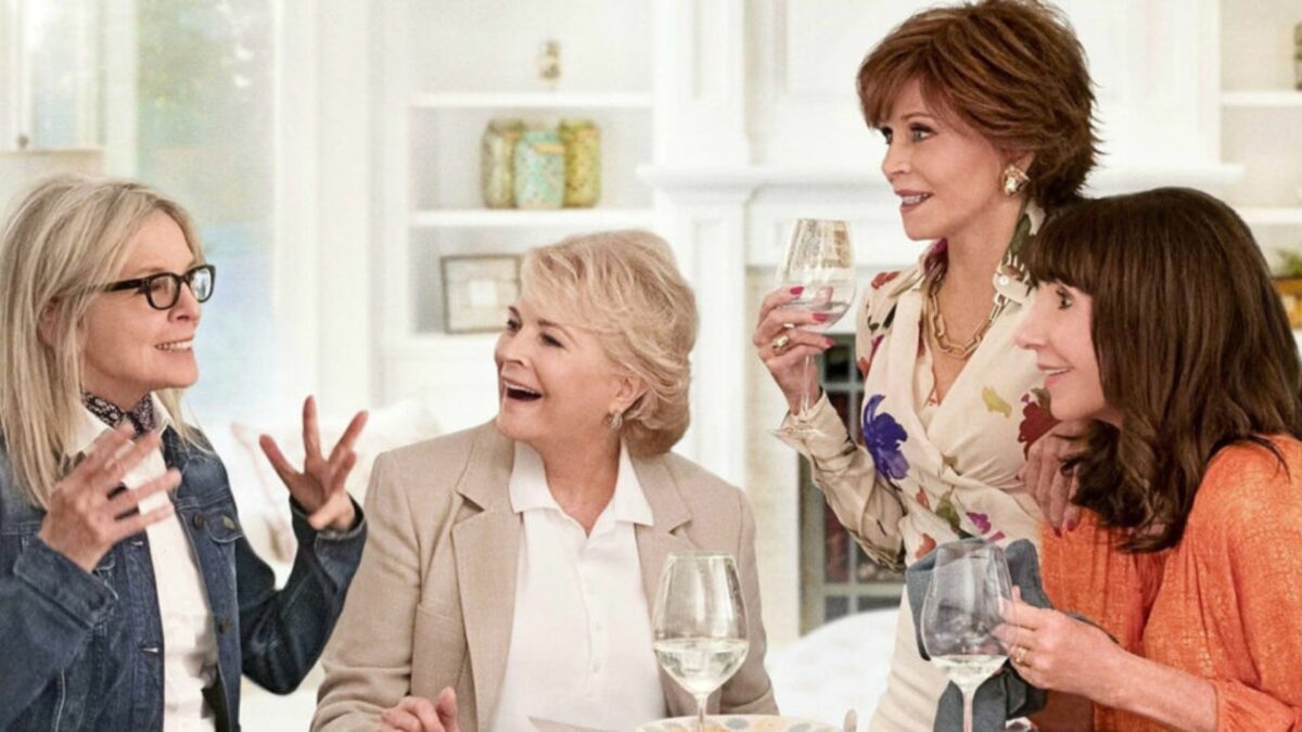 Rozmowa przyjaciółek przy lampce wina.