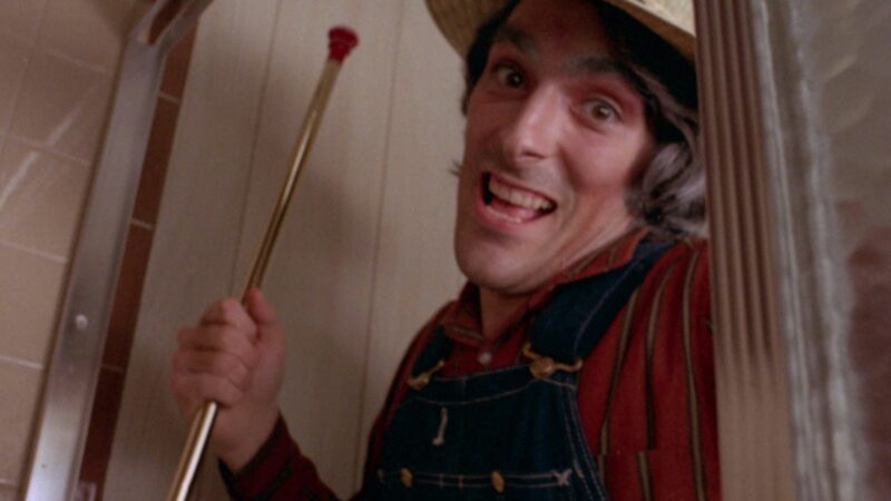 Kadr przedstawia uśmiechniętego farmera.