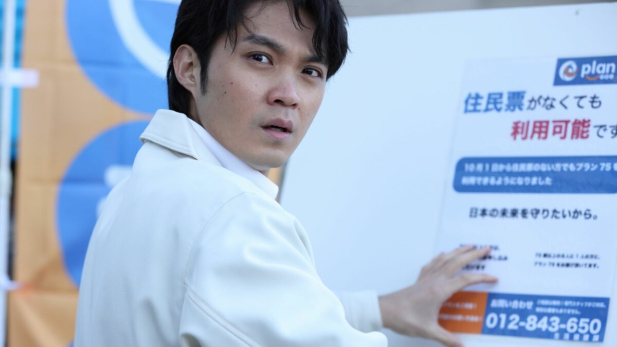 Młody lekarz w miejscu pracy.