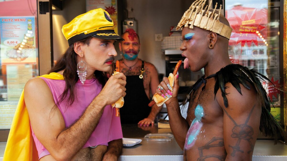 Kapitan Faggotron ratuje świat - kadr 2