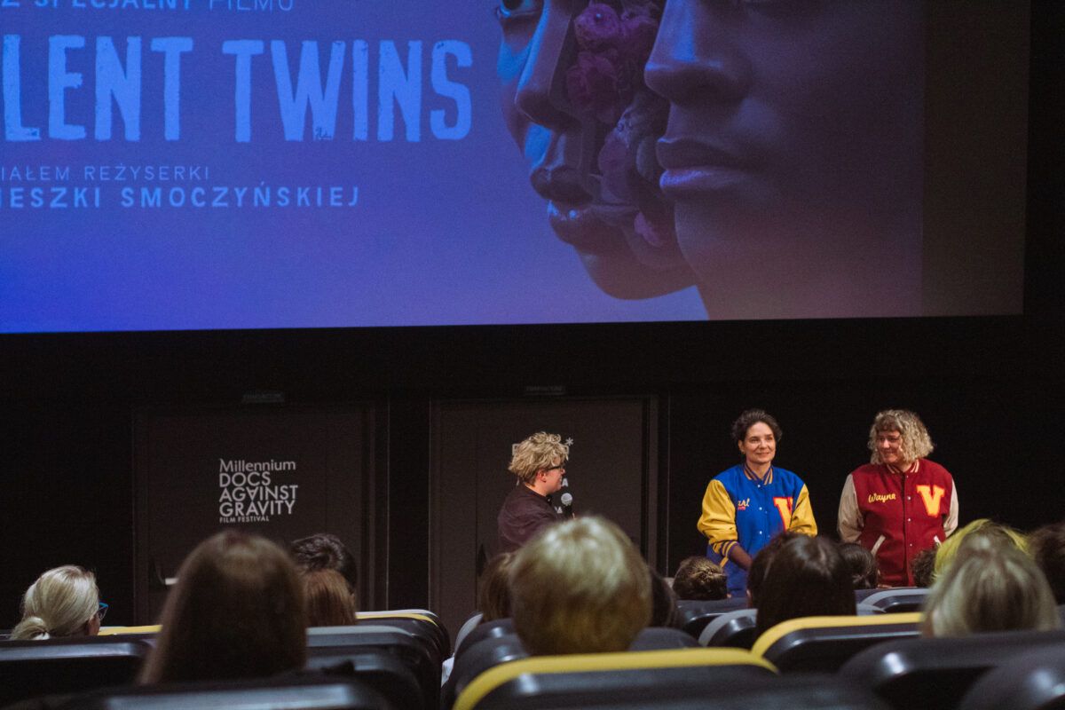Spotkanie z Agnieszką Smoczyńską i Zuzą Wrońską przy premierze filmu "SILENT TWINS" - okładka