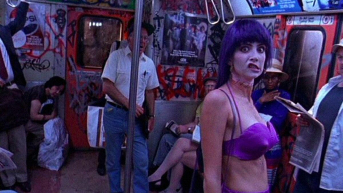 Scena z metra z główną bohaterką.