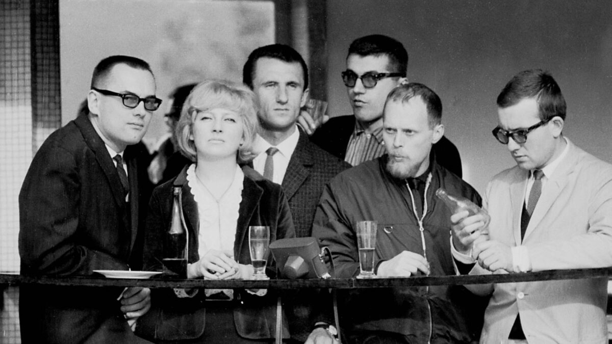 Archiwalne zdjęcie zespołu Melomani podczas koncertu.