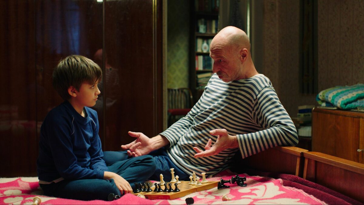 Kamień. Papier. Granat - kadr 1