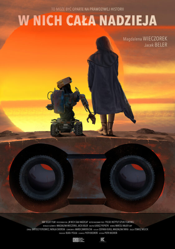 Plakat artystyczny przedstawiający dziewczynę z robotę na tle zachodzącego słońca.