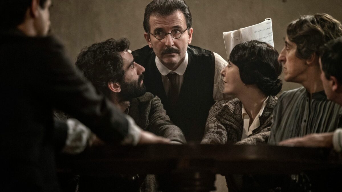 Aktorzy podczas czytania scenariusza.