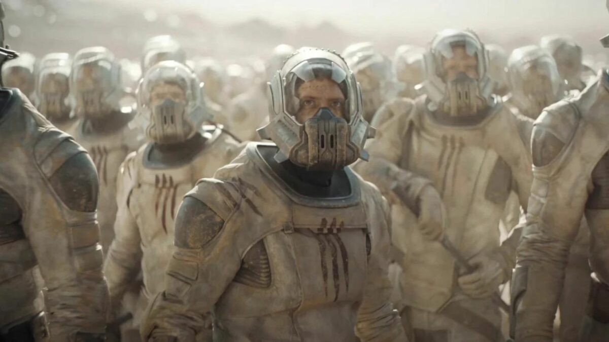 Kadr na zbliżenie wrogiej armii tuż przed atakiem.