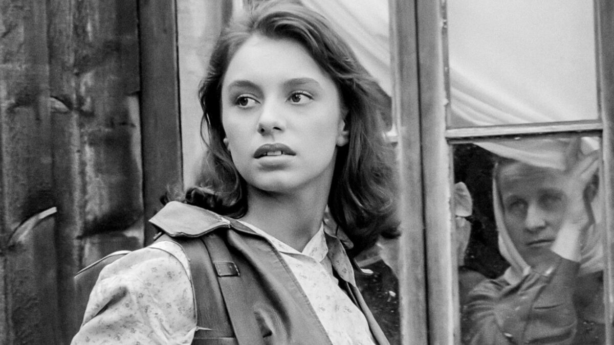 Zbliżenie na twarz młodej kobiety.