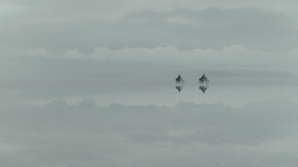 Para podróżników na rowerach.