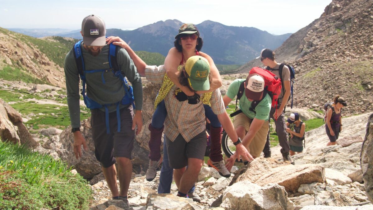 Ekipa na górskiej wycieczce.