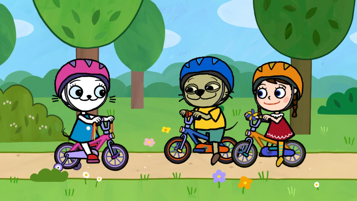 Trzy kotki na przejażdżce rowerowej.