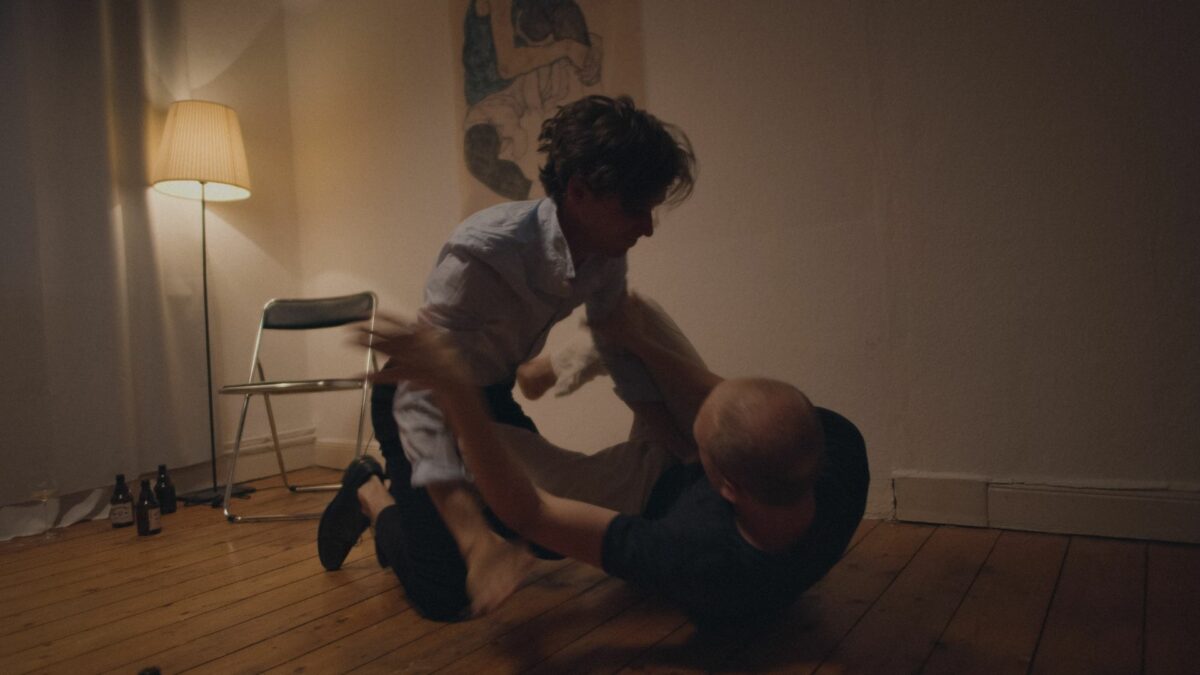 Bójka dwóch chłopaków.