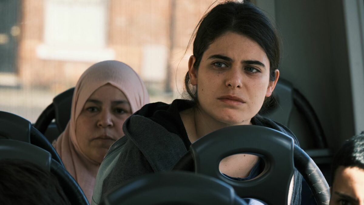 Kobieta za kierownicą samochodu.