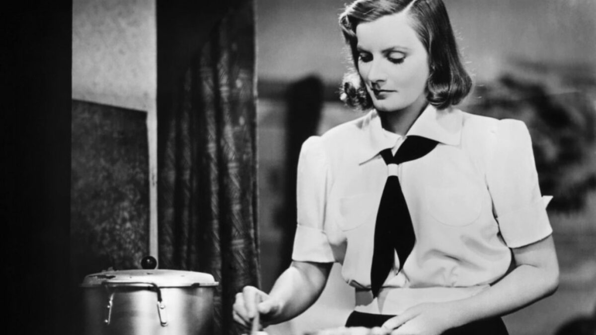 Kobieta gotująca w kuchni.