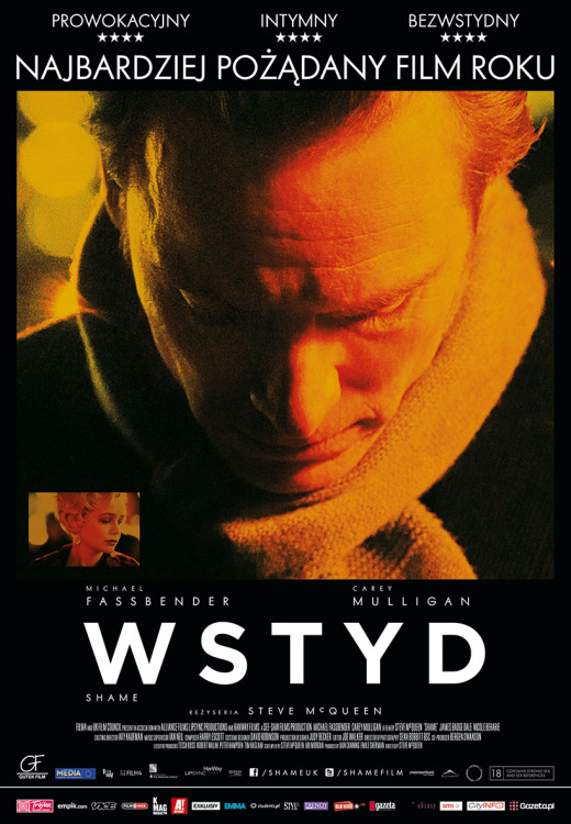 Portret mężczyzny w szaliku na ulicach Nowego Jorku.