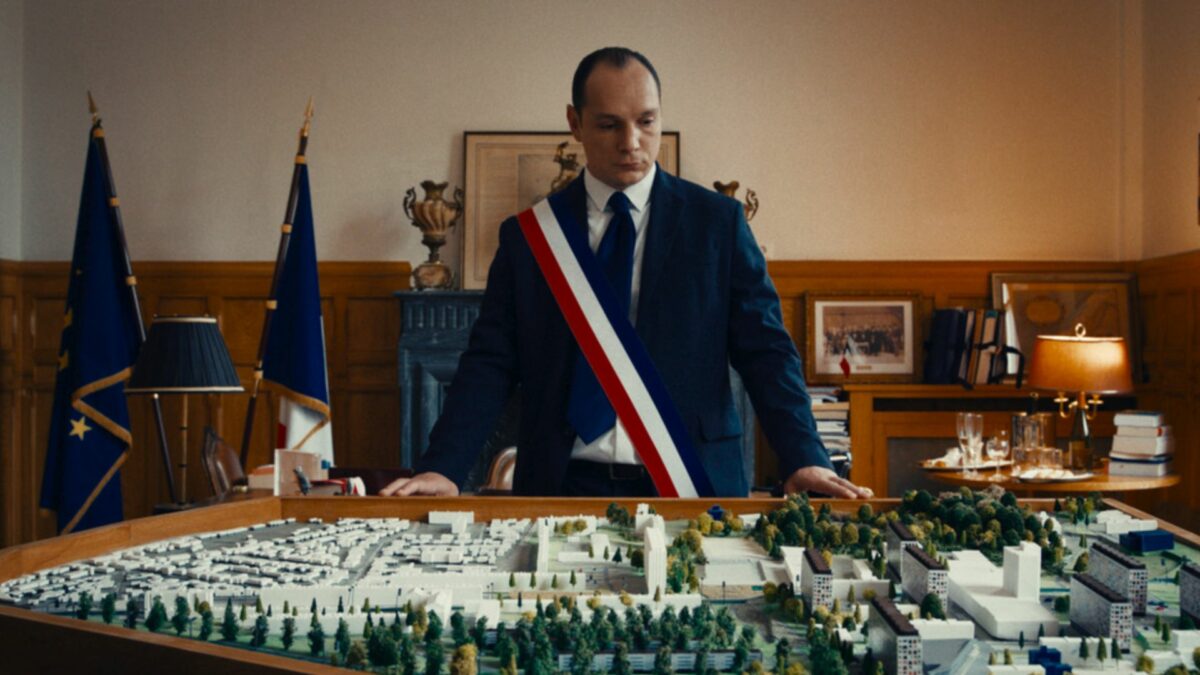 Burmistrz miasta w swoim gabinecie.