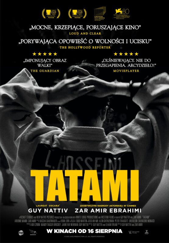 Czarnobiały plakat przedstawia zawodniczkę judo w wejściu na ring.