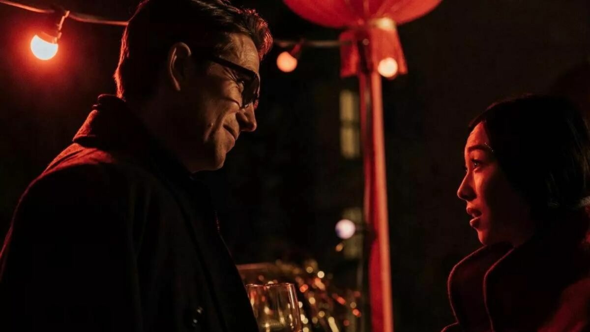 Para bawiąca się na miejskiej imprezie.