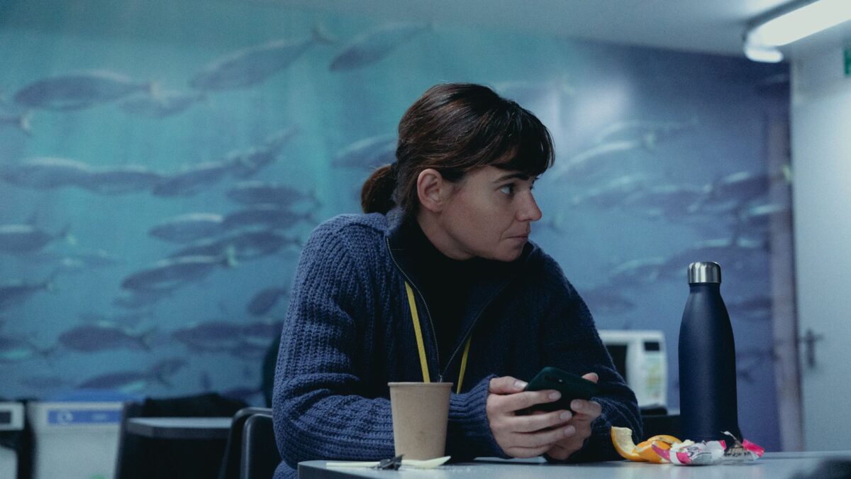 On falling + gala otwarcia - kadr 1