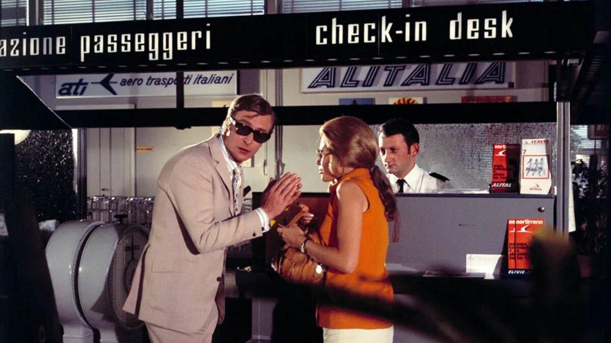 Para przed stanowiskiem odprawy.