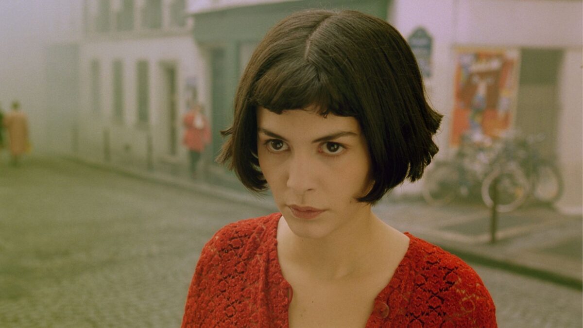 Młoda kobieta na ulicach Paryża.