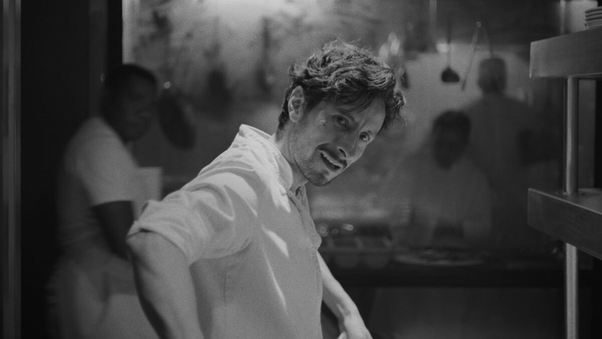 Szef kuchni w swoim miejscu pracy.