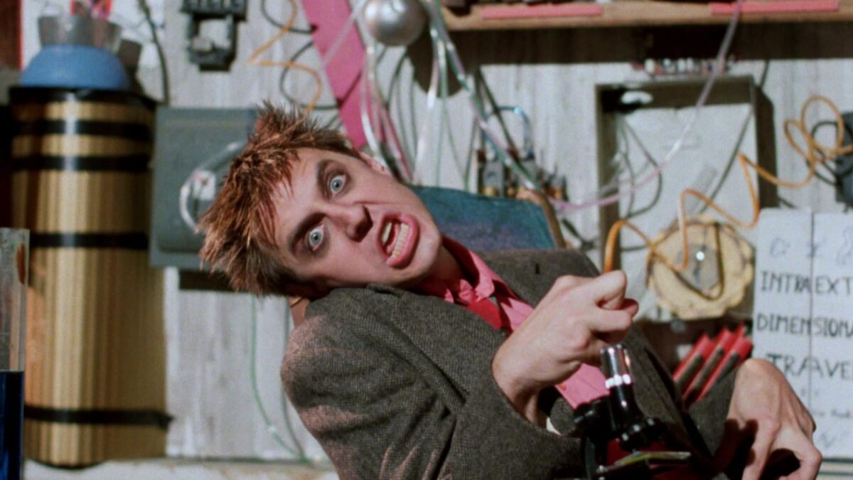 Szalony naukowiec w swojej pracowni.