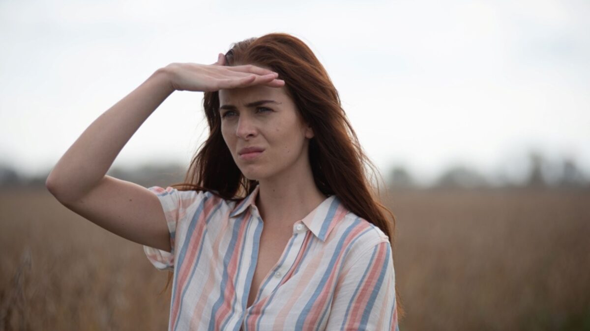 Zbliżenie na młodą dziewczynę.