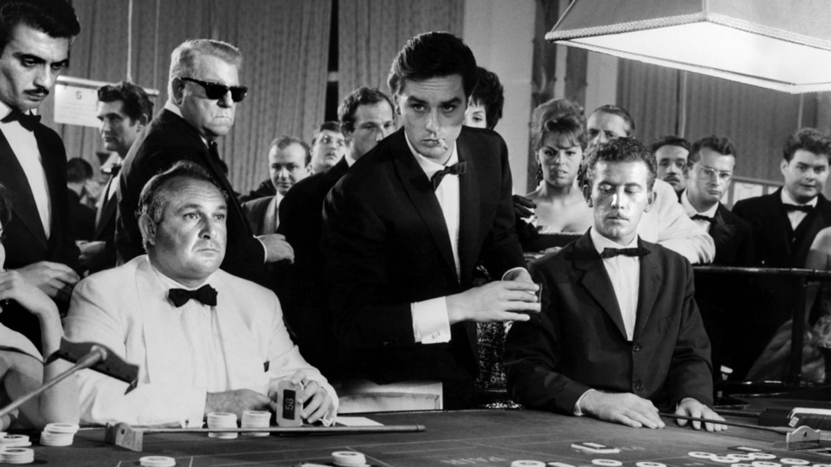 Kadr z kasyna, gra przy stole.