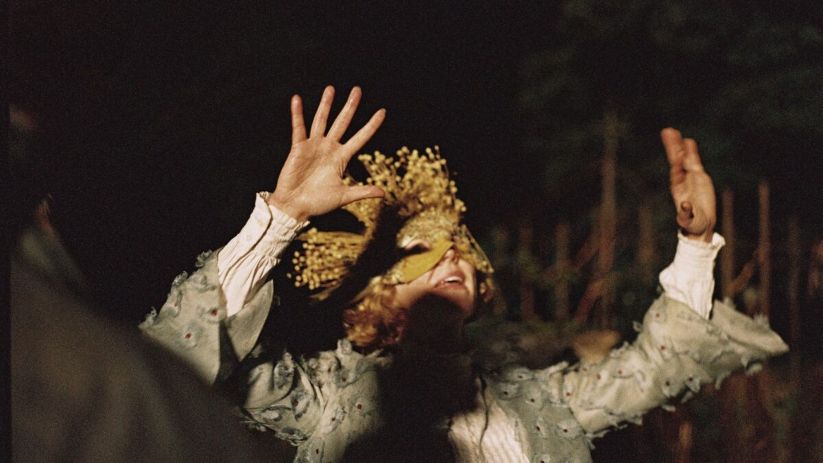 Kobieta w ludowym stroju