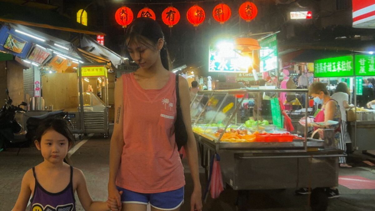 Left-Handed Girl. To była ręka diabła - kadr 1