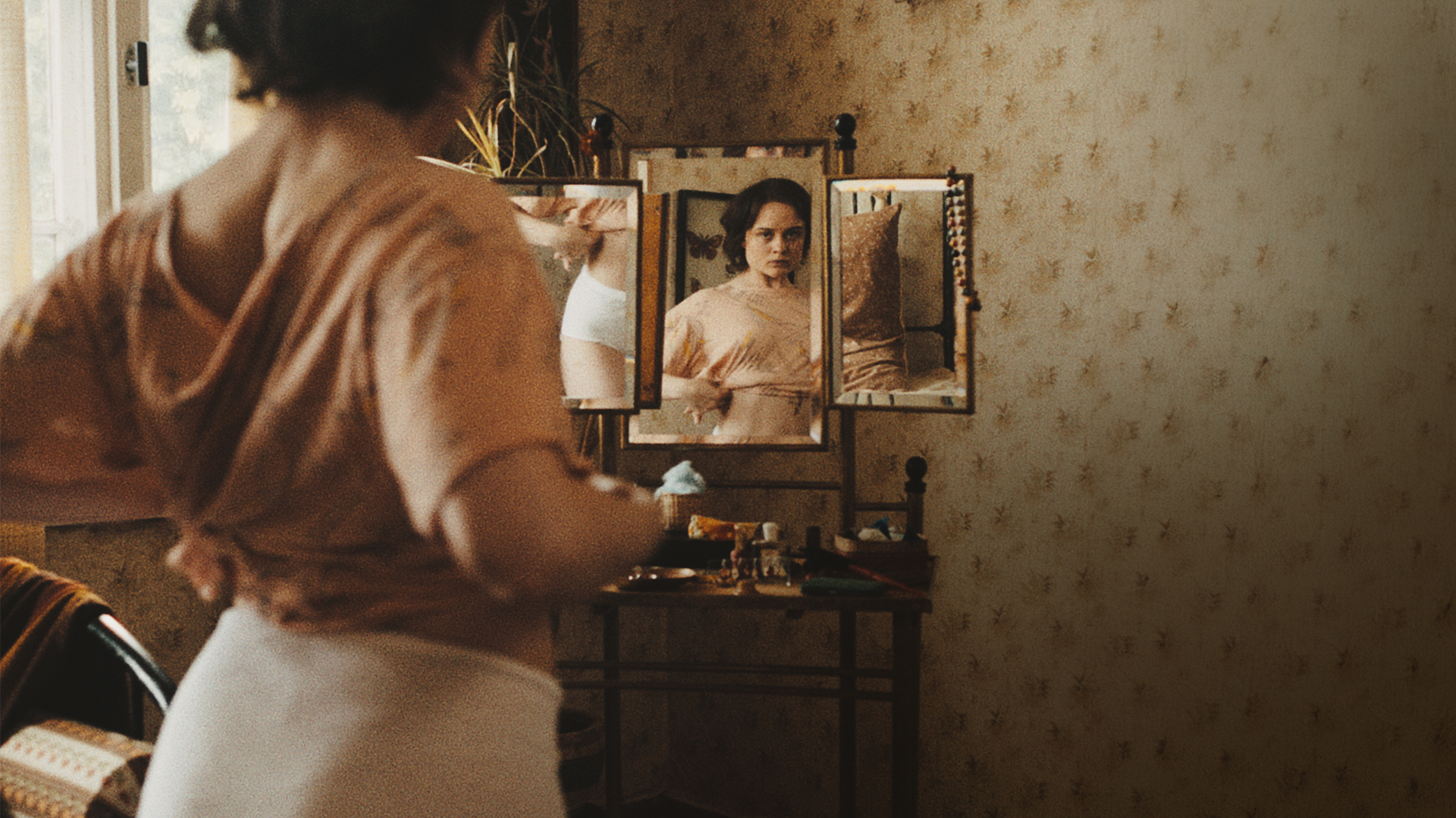 Wpatrując się w słońce - okładka