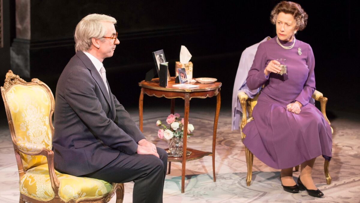 NATIONAL THEATRE LIVE: AUDIENCJA - kadr 1